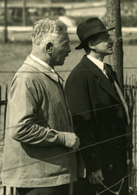 Joanny Jabouley et le Préfet Henri Longchambon (à droite)